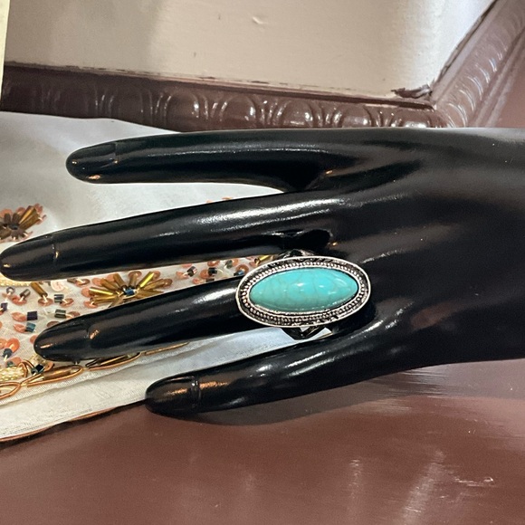 Turquoise Oval Silver Ring 8 - Picture 4 of 6